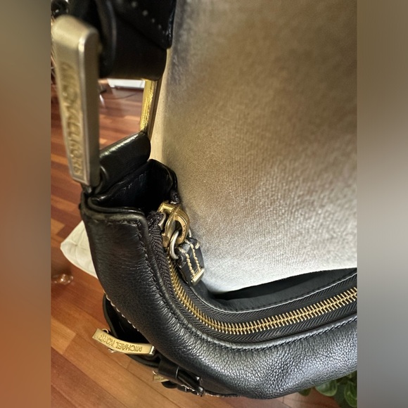 MK Michael Kors Yacht Club bag w buckles - Picture 8 of 17